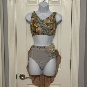 Woman/teen dance costume